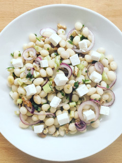 Foto di Insalata di fagioli tondini con feta e noci