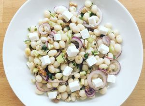 Foto di Insalata di fagioli tondini con feta e noci