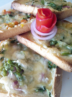 A picture of Bread Pizza.