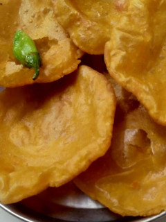 મસાલા પૂરી(masala puri in Gujarati) રેસીપી મુખ્ય ફોટો
