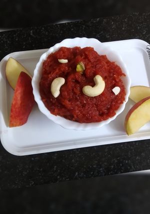 સફરજન નો હલવો(Apple Halwa recipe in Gujarati) રેસીપી મુખ્ય ફોટો