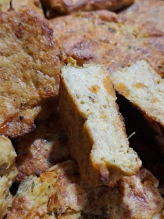 Una foto de Bocadillos de zucchinis y coliflor con boniato al horno