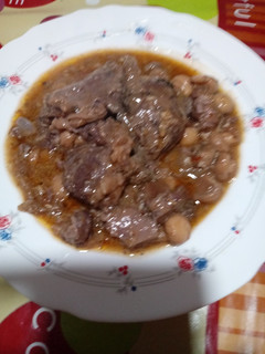 Una foto de Carrillada con champiñones en salsa de cebolla en la olla gm g