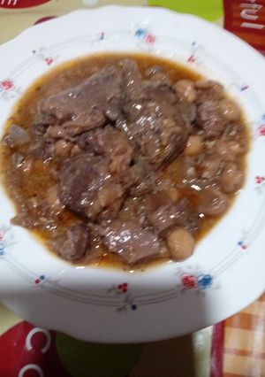 Una foto de Carrillada con champiñones en salsa de cebolla en la olla gm g