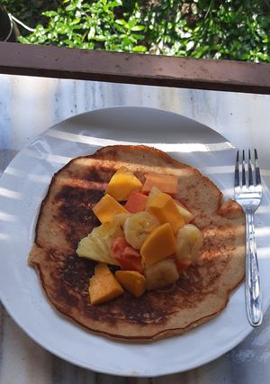 A picture of Oats flour pancake with horlicks.