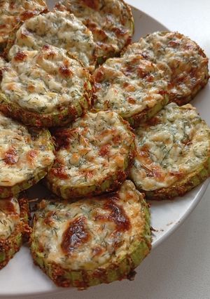Фото Кабачки под сырной "шапочкой" в духовке.