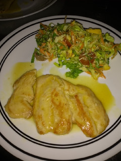 Una foto de Pechuga de pollo en salsa de naranja