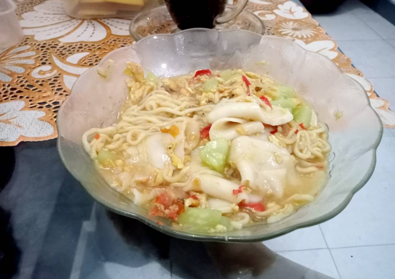 Seblak krupuk bawang timun mie