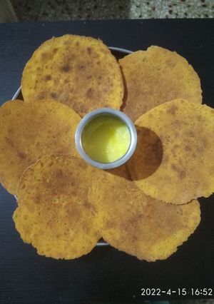 વધેલા મગ ના ખાખરા (Leftover Moong Khakhra Recipe In Gujarati) રેસીપી મુખ્ય ફોટો