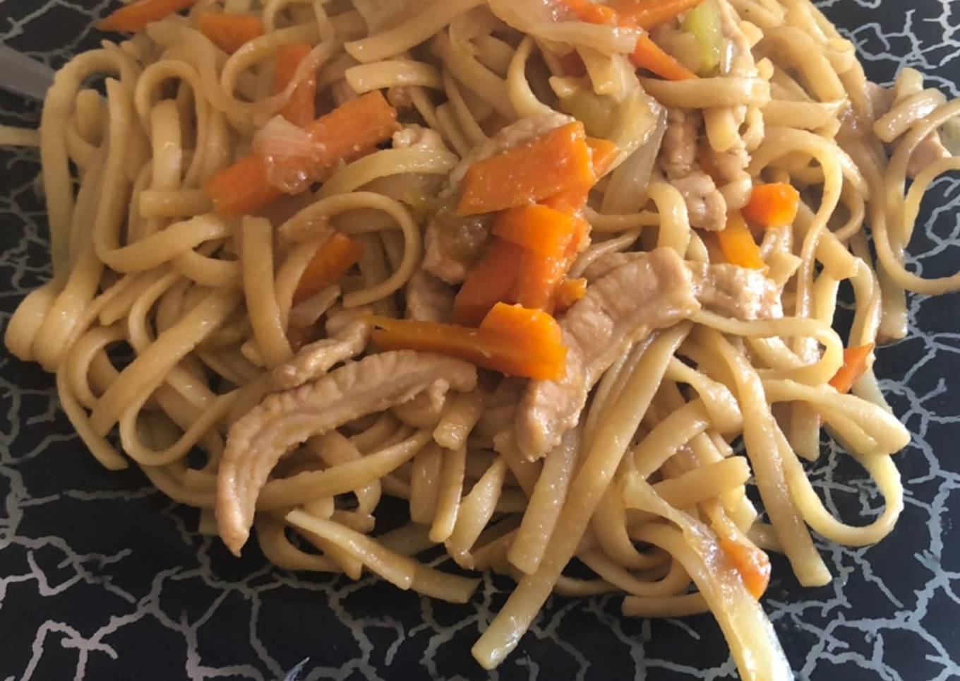 Tallarines al estilo chino