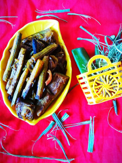 সজনে ডাঁটা দিয়ে বেগুন ভাজা (sajne data diye begun bhaja recipe in Bengali) রেসিপির প্রধান ছবি