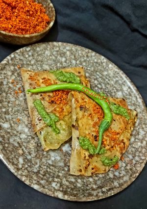 વડાપાઉં કેસેડિયા (Vadapav Quesadilla Recipe in Gujarati) (Jain) રેસીપી મુખ્ય ફોટો