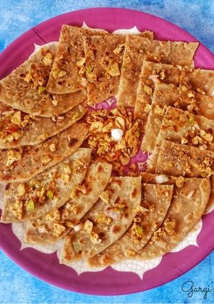 A picture of Papad Ka Paratha.