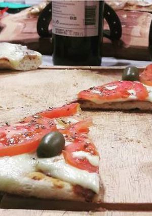 Una foto de Pizzas (Las más ricas) similares a la piedra pero en horno