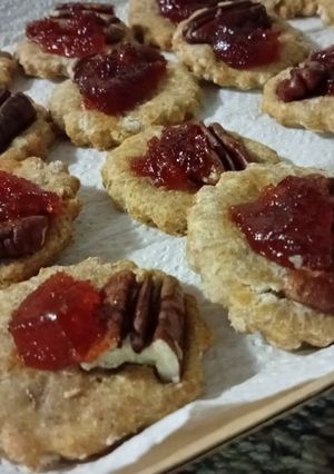 Una foto de Galletitas semi-integrales con dulce y nuez pecan 🌰ヾ⁠(⁠*⁠’⁠Ｏ⁠’⁠*⁠)⁠/