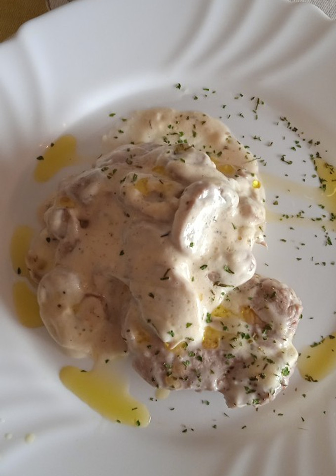 Una foto de Solomillo con salsa de champiñones a la mostaza 😜😋