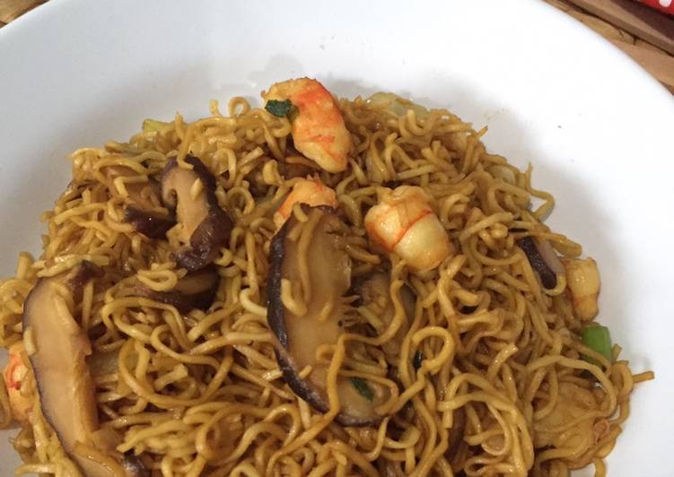 Bagaimana Membuat Mie Goreng Udang Shitake 🍄 yang Lezat Sekali