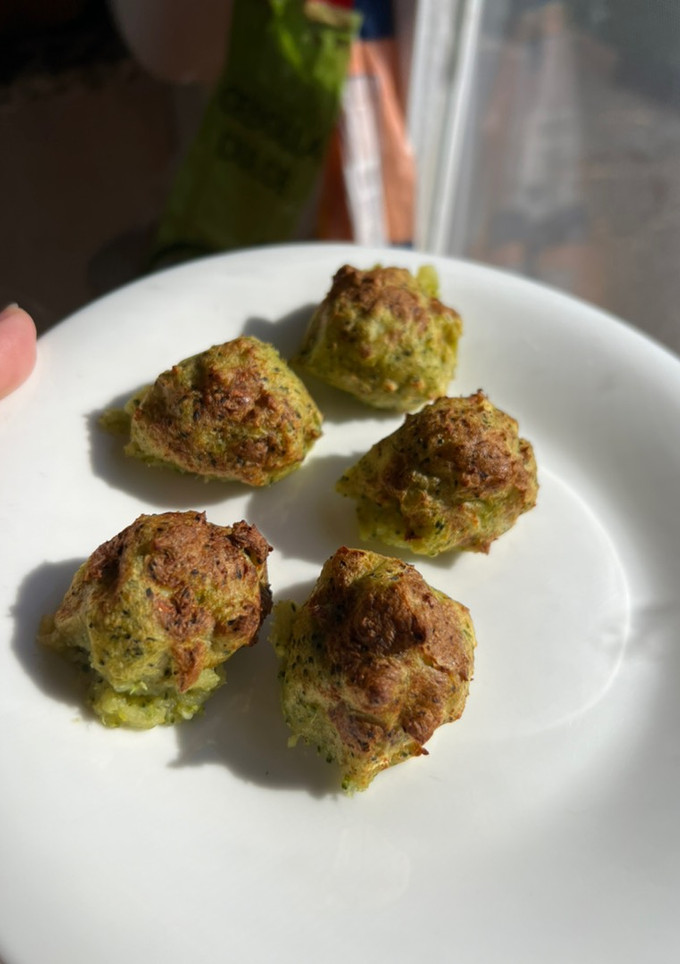 Una foto de Buñuelos de brócoli y patata en airfryer