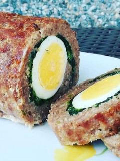 Una foto de Aperitivo con carne relleno de espinaca y huevos
