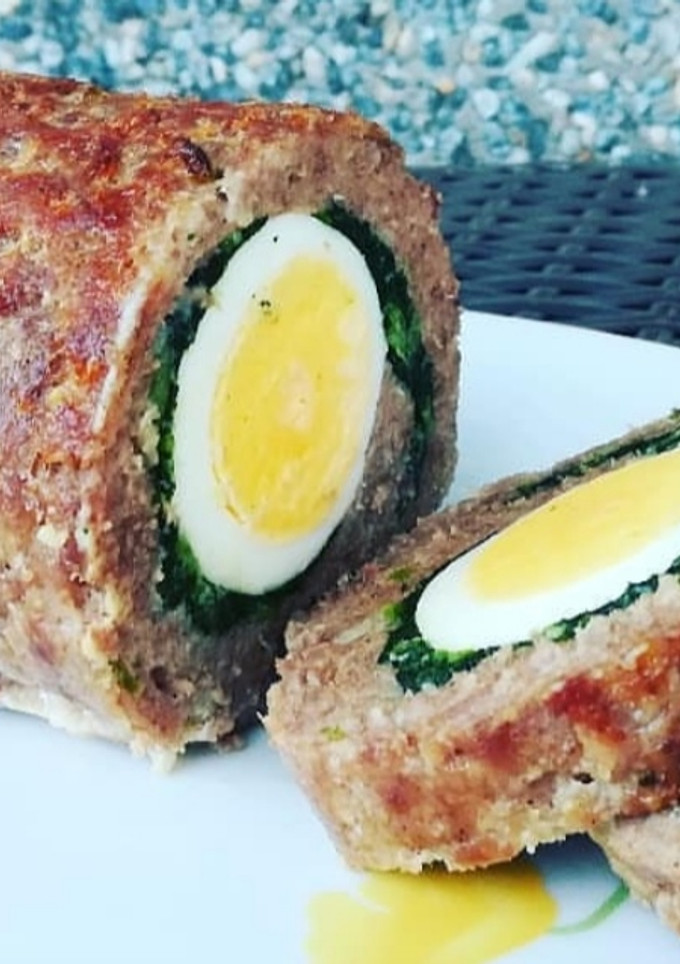 Una foto de Aperitivo con carne relleno de espinaca y huevos