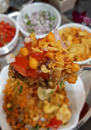 झटपट मटकी भेळ (Matki Bhel Recipe In Marathi) रेसिपी चे मुख्य फोटो