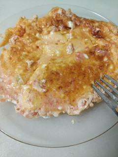 Una foto de Tortilla con tomate y queso
