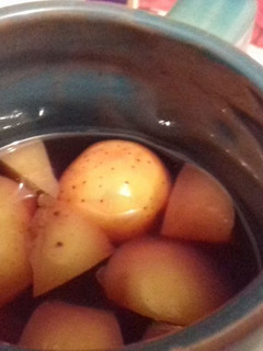Una foto de Ponche de tejocote y guayaba