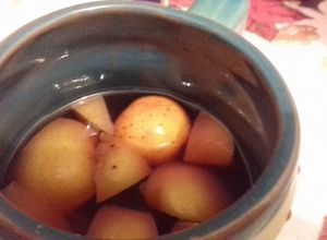 Una foto de Ponche de tejocote y guayaba