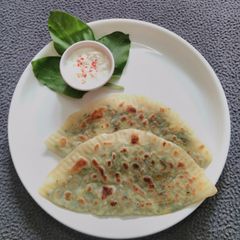 A picture of Spinach bolani.