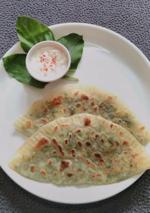 A picture of Spinach bolani.