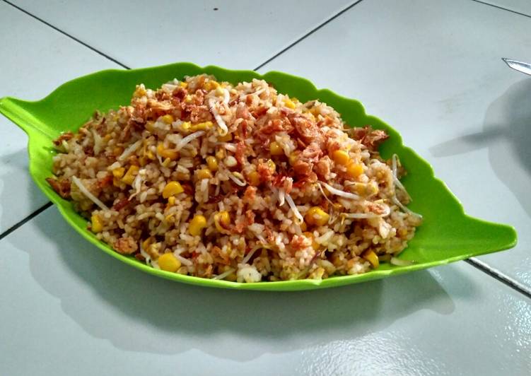 Langkah Mudah untuk Menyiapkan Nasi goreng jagung manis yang Menggugah Selera