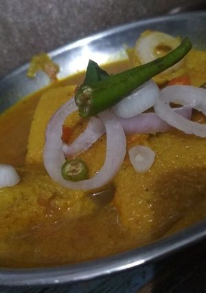 A picture of Dhokla sabji.