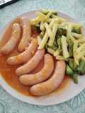 Salchichas en salsa al vino en Thermomix con patatas y pimientos airfryer