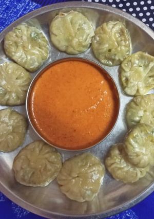 वेज मोमोज (Veg Momos recipe in Hindi) रेसिपी मुख्य फोटो