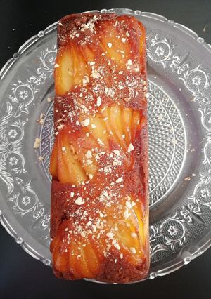 Une photo de Cake tatin poire caramel saveurs Amande et cardamone