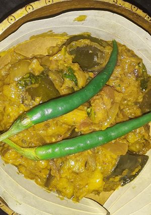 A picture of Achari palak baigun.