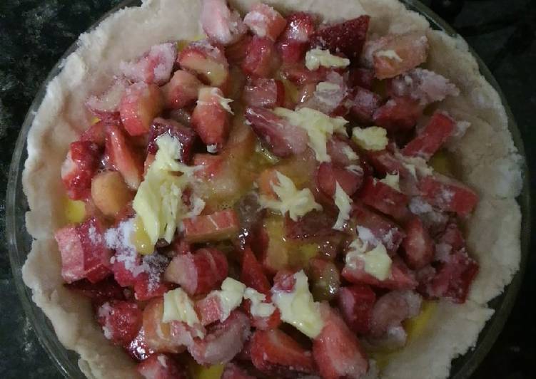 Recipe of Homemade Rhubarb strawberry custard pie