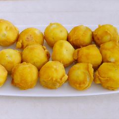 Spiced potato balls(Kachori) A picture of Spiced potato balls(Kachori).
