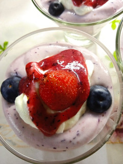 Una foto de CREMA DE ARÁNDANOS Y FRUTILLAS 🍓🍀🍓🍀🍓🍀