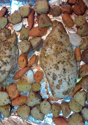 A picture of One Pan Chicken and Veggies.