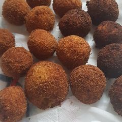 A picture of Sweet potato balls.