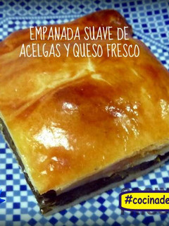 Una foto de Empanada suave de acelgas y queso fresco
