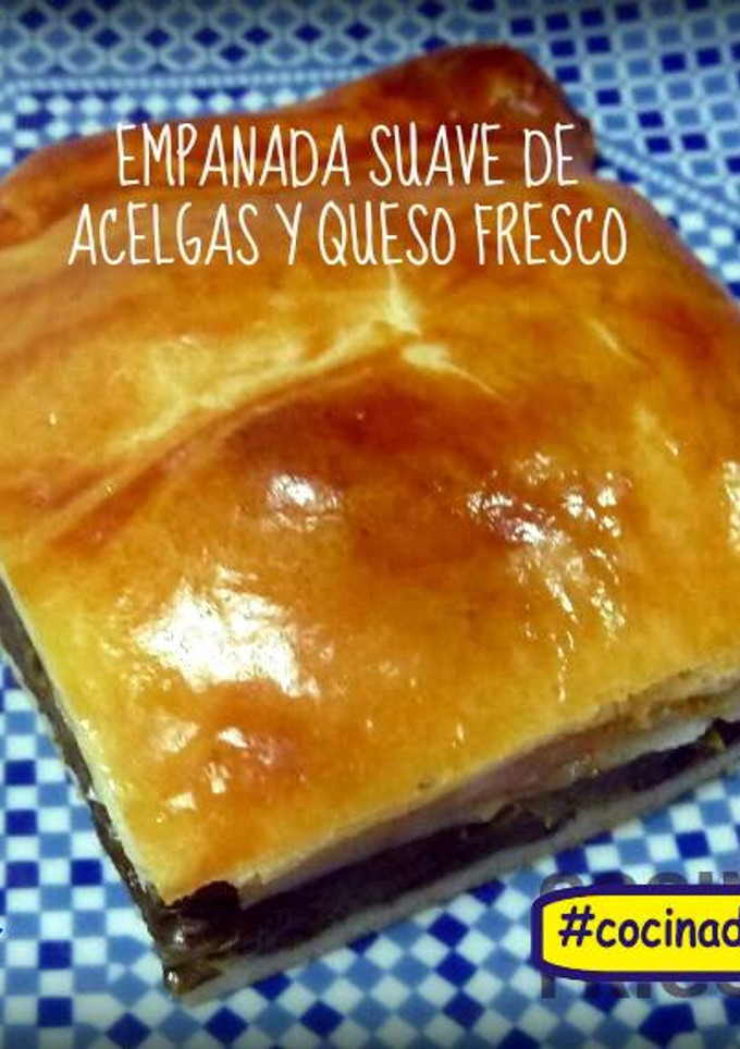 Una foto de Empanada suave de acelgas y queso fresco