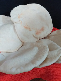 Una foto de Pan pita blanco