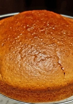 एगलेस वनीला स्पंज केक (Eggless vanilla sponge cake recipe in Hindi) रेसिपी मुख्य फोटो