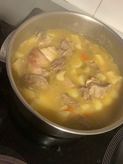 Una foto de Patatas con costilla de ternera