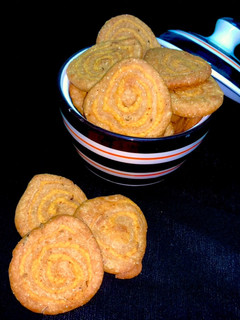 கோதுமை மசாலா பின்வில் (Kothumai masala pinwheel recipe in tamil) செய்முறை முக்கிய புகைப்படம்