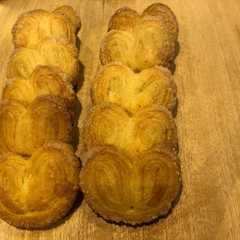 A picture of French Hearts.