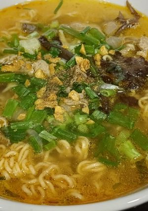 Hình của món Mì gói bò mộc nhĩ.
