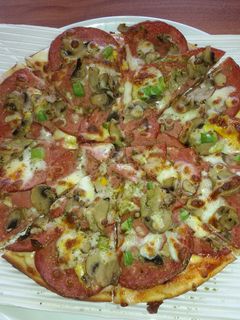 عکسی از دستور پیتزا پپرونی